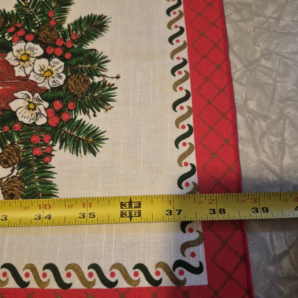 Vintage Christmas Table Runner - Picture 6 of 6